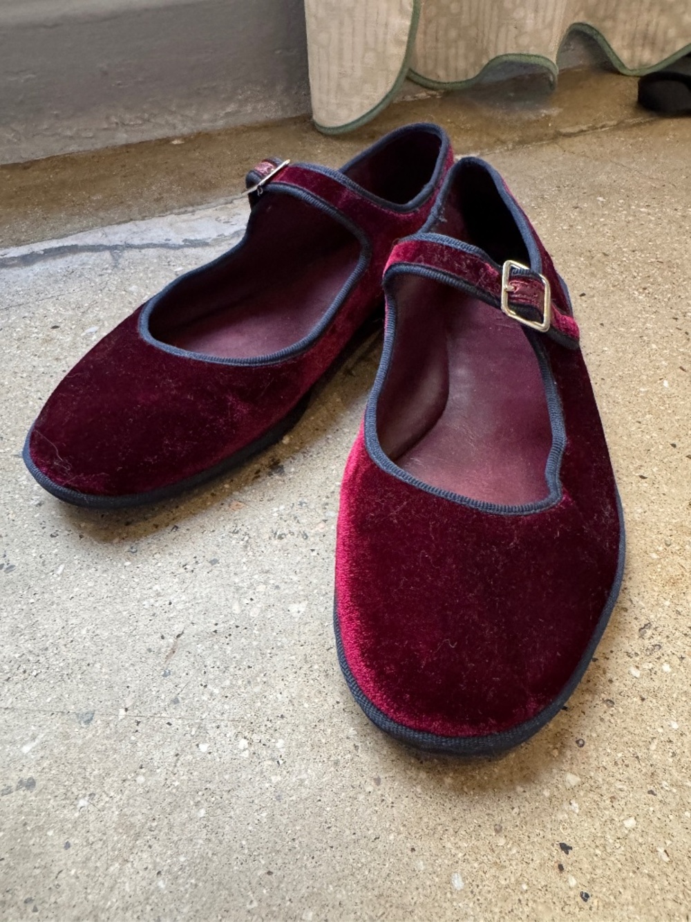 SCHUTZ maroon velvet maryjanes women's size 9.5